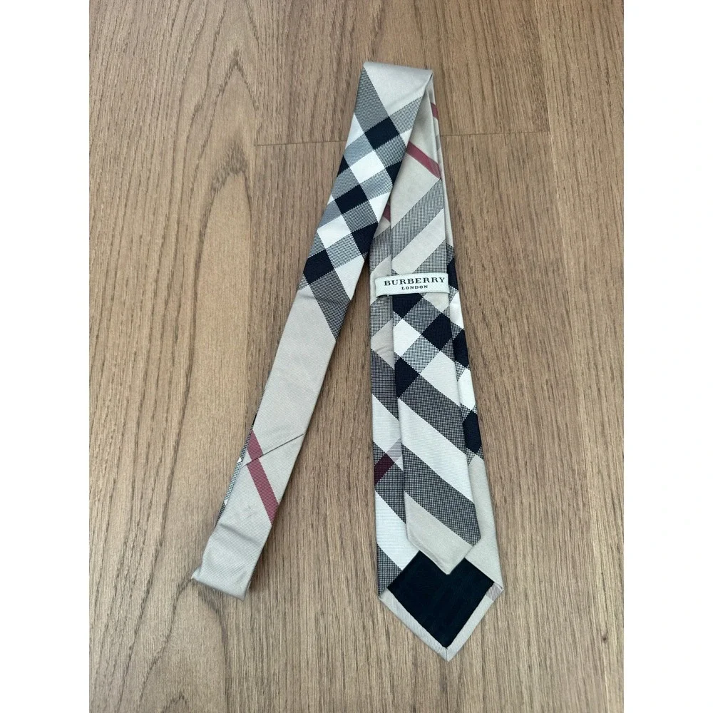 Burberry London Mens Silk Tie Beige Nova Check Plaid Italy Classic 2.75in